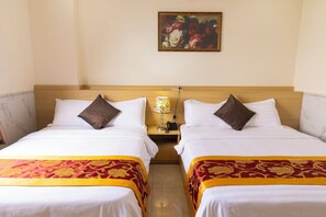 Family Room, City View | Laptop workspace, free WiFi