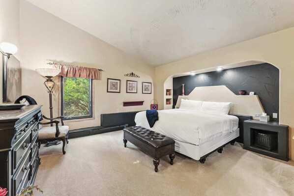 4 عدّة غرف نوم وواي فاي وملاءات أسرّة