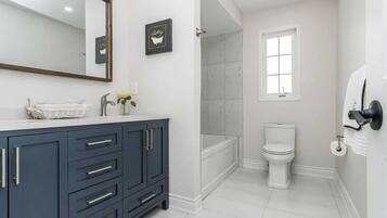 Handdukar, tvål och toalettpapper