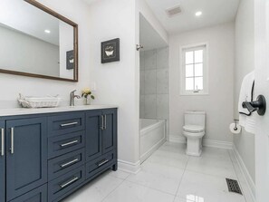 Handdukar, tvål och toalettpapper