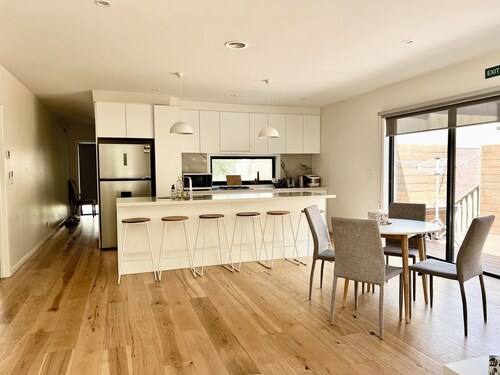 Comfort natural Frankston home in middle of everything