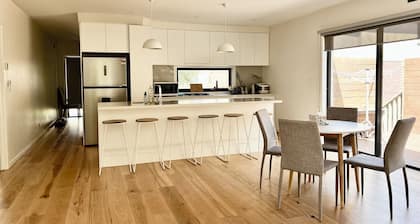 Comfort natural Frankston home in middle of everything