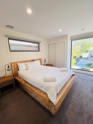 3 chambres, bureau, fer et planche à repasser, Wi-Fi gratuit