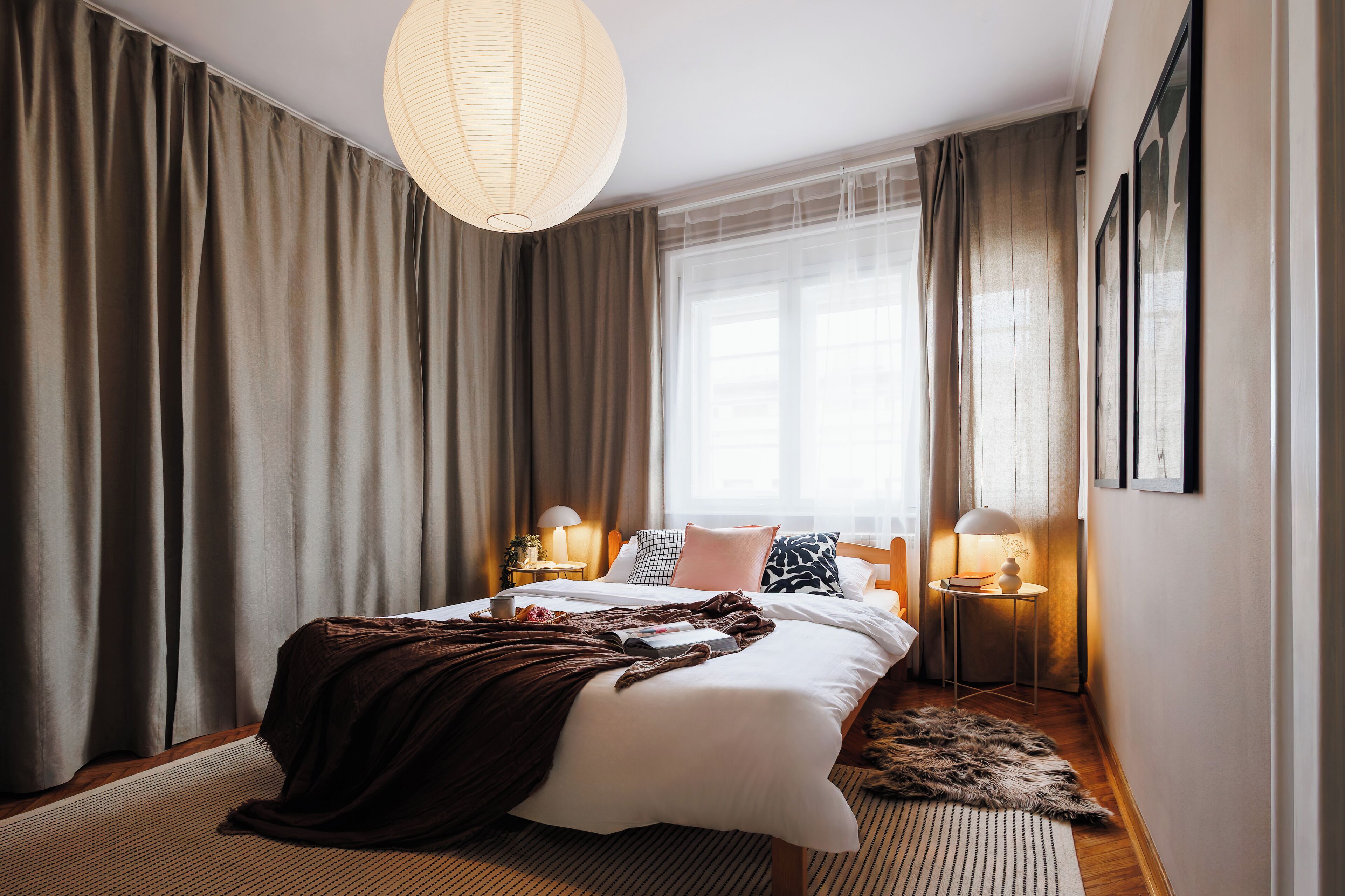 3 bedrooms, desk, iron/ironing board, travel crib