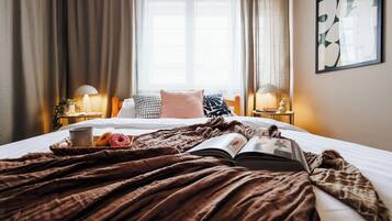 3 bedrooms, desk, iron/ironing board, travel crib