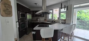 Microwave, oven, dishwasher, coffee/tea maker