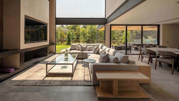 TV, fireplace, offices