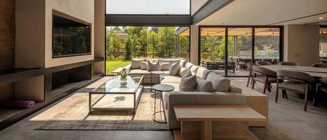 TV, peis og kontorer