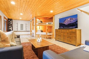2 室のベッドルーム、アイロン / アイロン台、旅行用ベビーベッド、WiFi (無料)