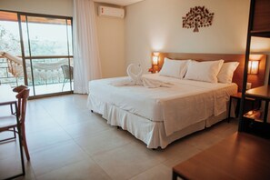 Deluxe-huone | Tallelokero huoneessa, ilmainen Wi-Fi, vuodevaatteet