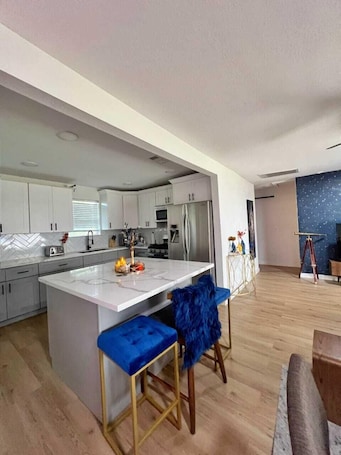 Private kitchen. Your FIFA World Cup Home - 10 MINS TO NRG STADIUM - STYLISH & SLEEPS 9