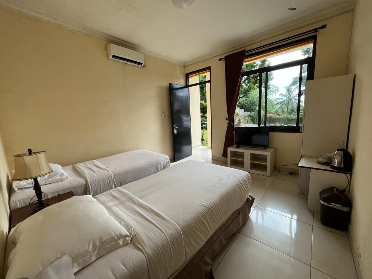 Habitació doble o amb dos llits individuals estàndard | Escriptori i wifi gratuïta 