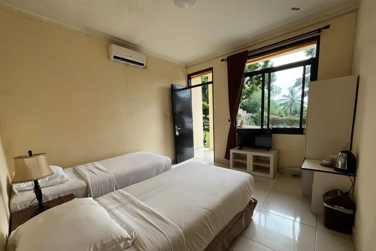 Habitació doble o amb dos llits individuals estàndard | Escriptori i wifi gratuïta