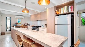 Microwave, dishwasher, coffee/tea maker, toaster