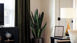 A modern living room with a round coffee table, a potted plant, a lamp, and a sofa. - Luxury 5BR Escape • Sleeps 10 • Patio Golf Views  • Hot Tub •  near C of I (Caldwell)