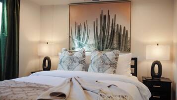 5 bedrooms, desk, iron/ironing board, travel cot