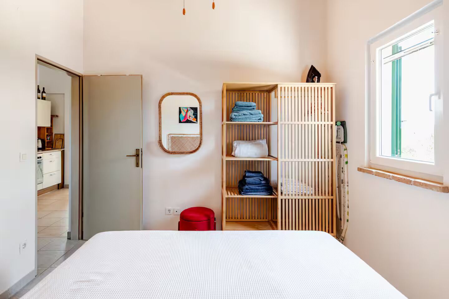 3 slaapkamers, een strijkplank/strijkijzer, wifi, beddengoed