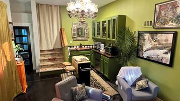 Televisor intel·ligent, llibres i estèreo