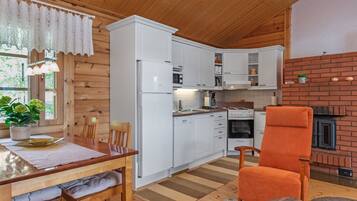 Fridge, microwave, dishwasher, cookware/dishes/utensils