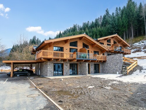 Luxury lodge with a private sauna near Flachau