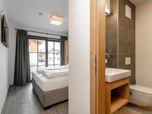 4 bedrooms, internet