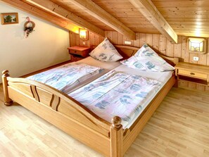 3 bedrooms, iron/ironing board, Internet
