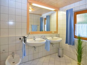 Ducha, secador de pelo, bidet