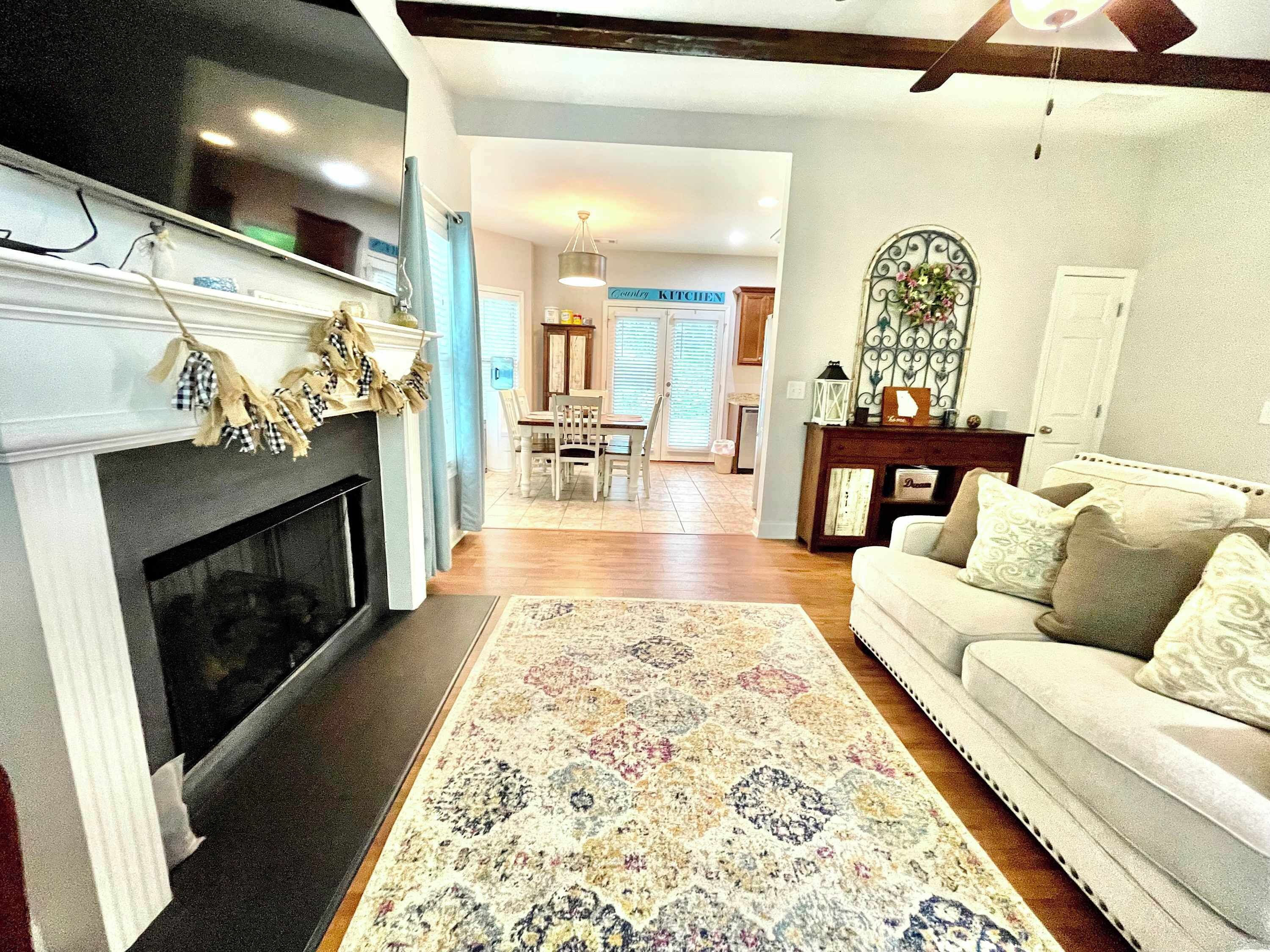 Fernseher, Kamin, Arbeitsbereiche