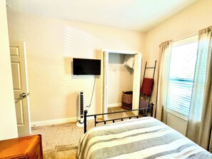 3 bedrooms, desk, iron/ironing board, travel cot
