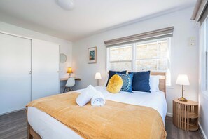 2 عدّة غرف نوم ومكتب ومكواة/لوح كي وواي فاي