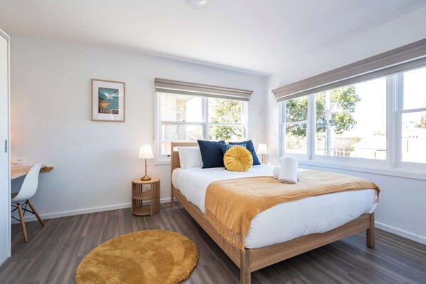 2 bedrooms, desk, iron/ironing board, WiFi