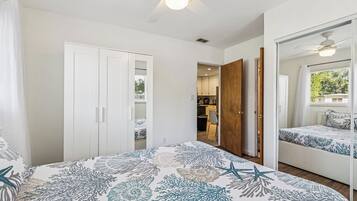 3 bedrooms, iron/ironing board, internet, bed sheets