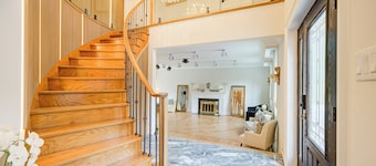 Privacy Magical Forest Cottage 30+ Party Room, Disco KTV