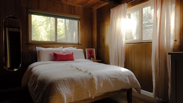 3 bedrooms, travel cot, free WiFi, bed sheets