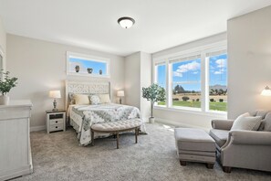 5 Schlafzimmer, Schreibtisch, Bügeleisen/Bügelbrett, Reisekinderbett