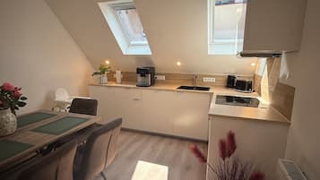 Fridge, oven, stovetop, dishwasher