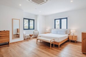 5 habitaciones, tabla de planchar con plancha y cuna de viaje