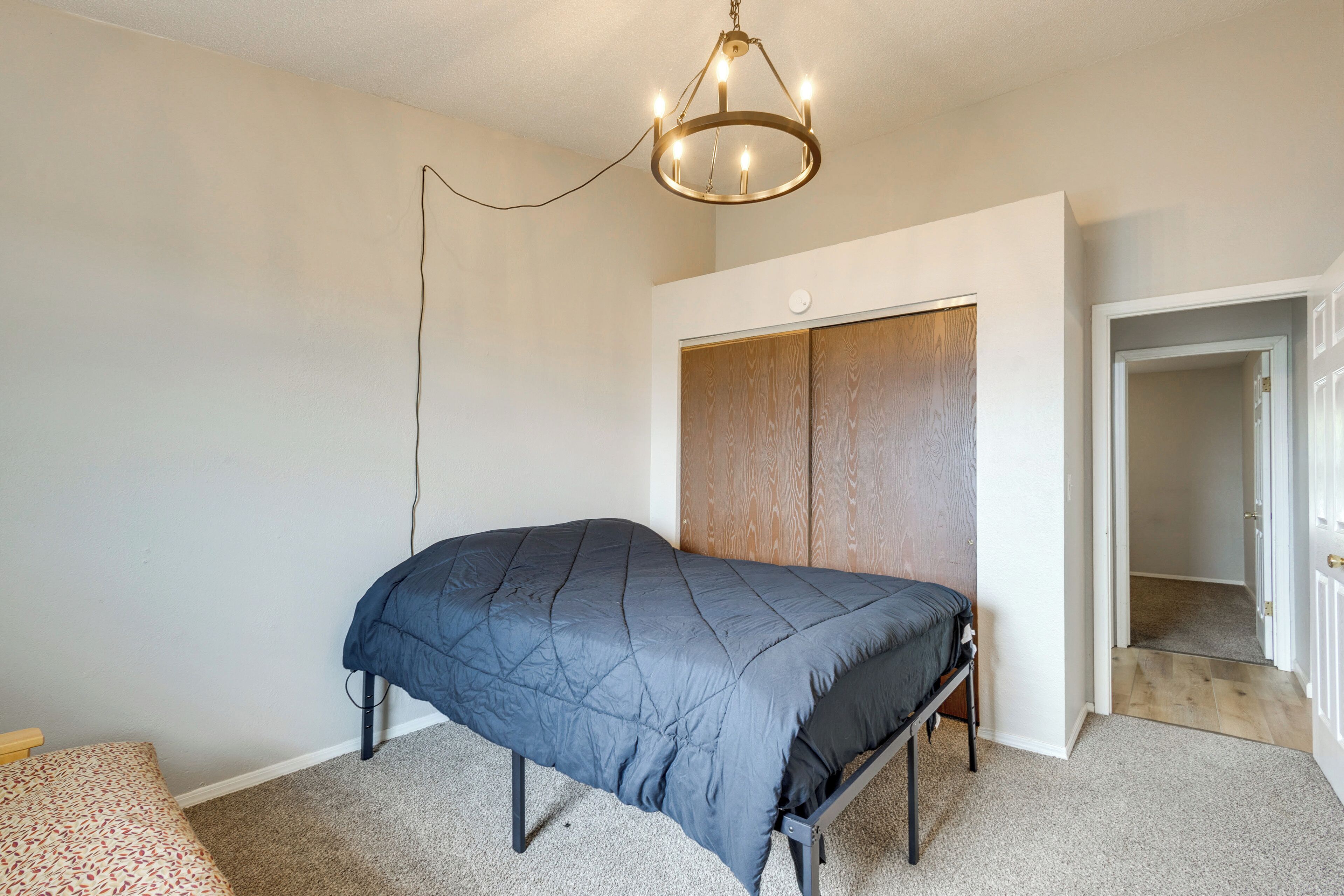 2 bedrooms, internet, bed sheets