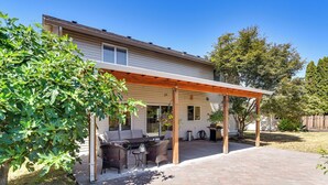 A covered patio with outdoor furniture, a pergola, and a brick patio. - Private Outdoor Space 9 Mi to Downtown Vancouver! (Vancouver)