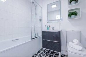 Apartment | Bathroom - Flat 17 The Old Post Office (Chester)