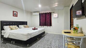 Standard Room, 1 King Bed | Free WiFi, bed sheets