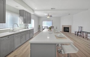 Microondas, horno y lavavajillas