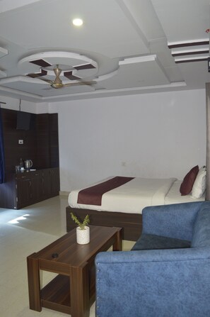 Deluxe Double Room | Soundproofing, iron/ironing board, free WiFi