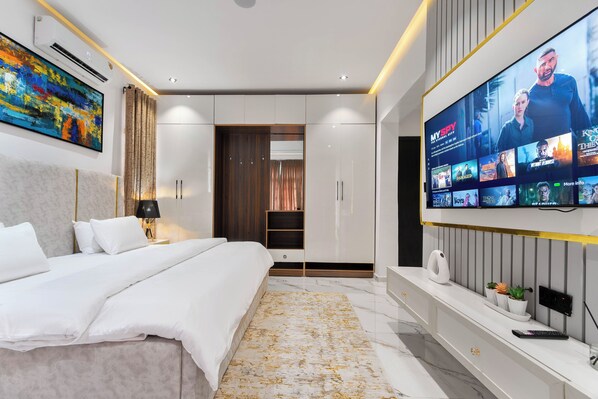 2 bedrooms, iron/ironing board, free WiFi, bed sheets - Free Airport Pick-Up | Lift | Fast Wi-Fi | 24/7 Power | Ps5 | Air Hockey | Pool (Lekki)