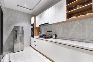 Fridge, microwave, oven, stovetop
