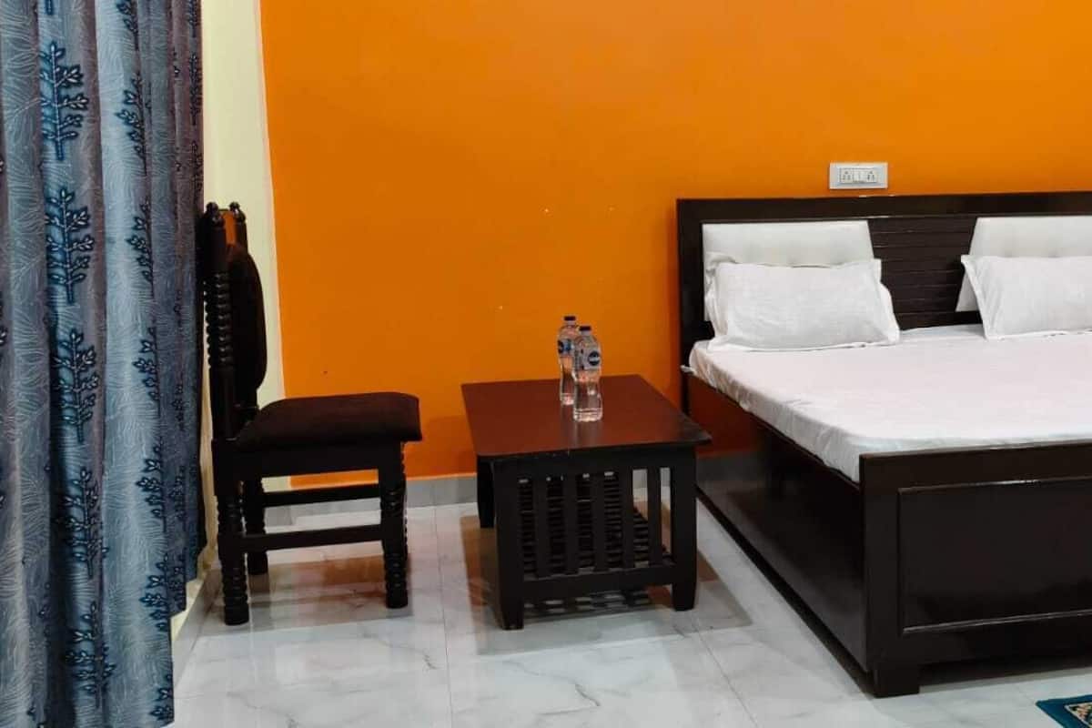 Rollaway beds, free WiFi, bed sheets