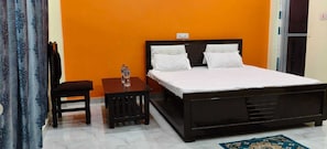 Quarto casal | Camas extras/dobráveis (sobretaxa), Wi-Fi de cortesia, roupa de cama