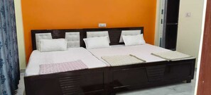 Kamar Triple | Tempat tidur lipat/tambahan, Wi-Fi gratis, dan seprai linen