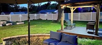 Spacious 5BR w/ Private Fenced Backyard Near Nat'l Harbor, MGM & D.C.