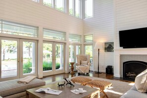 Living area - Luxury Waterfront Home with Pool + Private Dock (Saint Michaels)